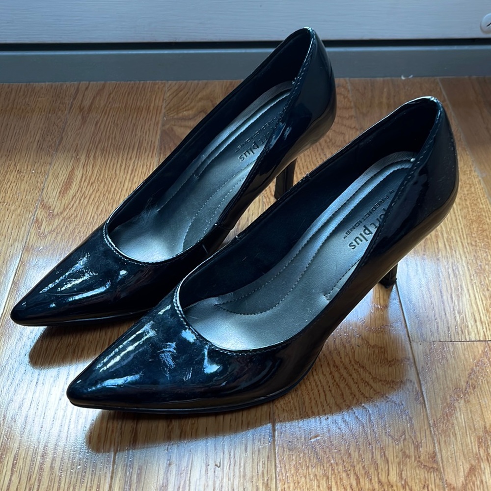 Black high heels size 6
